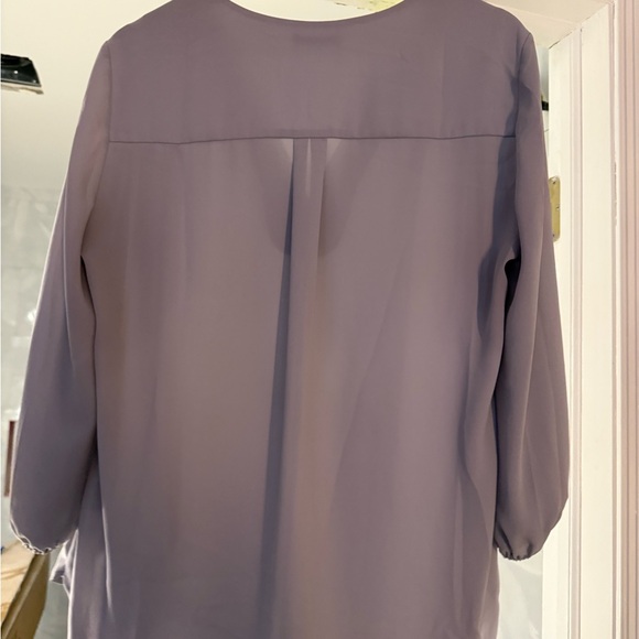Chic Women's Blouse in Soft Gray - Picture 2 of 2